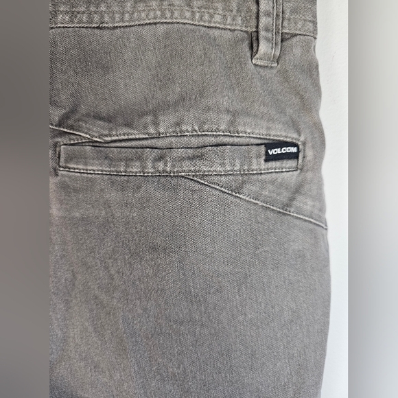 Volcom Men's Flat Front Grey Chino Shorts Size: 34 - Picture 7 of 9